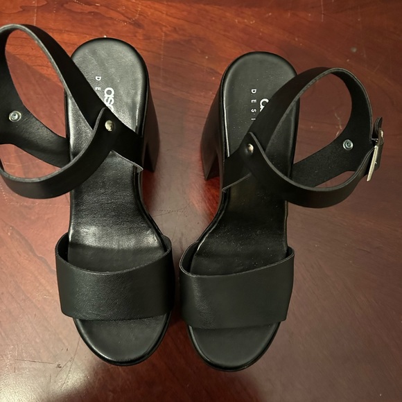 Platform sandal - Picture 2 of 2